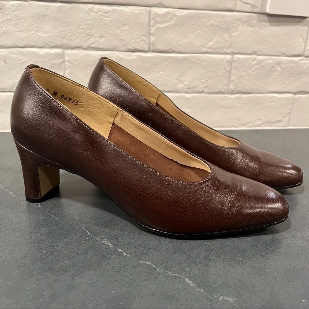 Magdesians sz 8 brown leather pumps